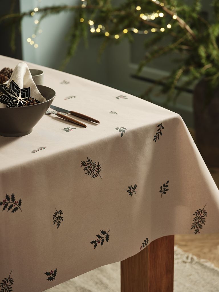 Coated tablecloth ROSENVARTS 140 beige - JYSK